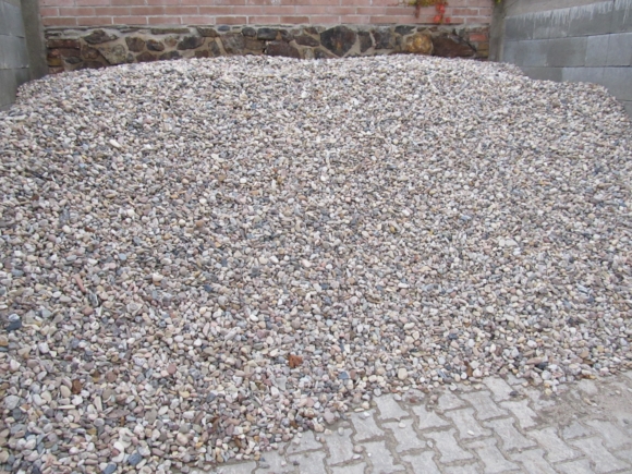 Kačírek Čiperka - růžovo-bílý, praný. Frakce - 16-32 mm.
